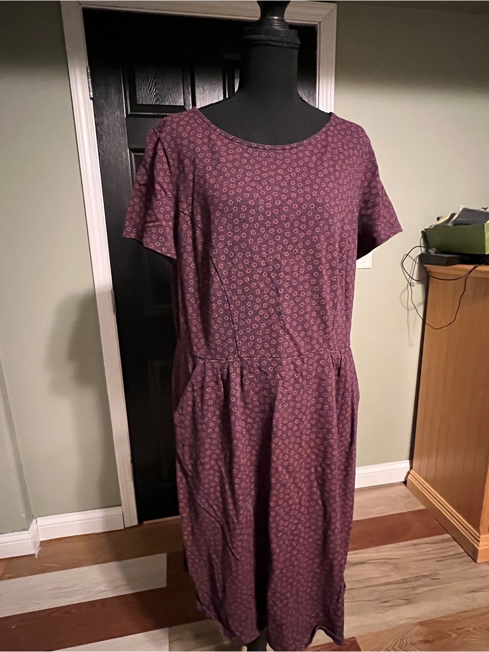 Women's Short Sleeve Red and Navy Floral Midi Dress